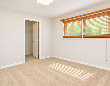 4756 N Lamon Avenue - Photo Thumbnail 10