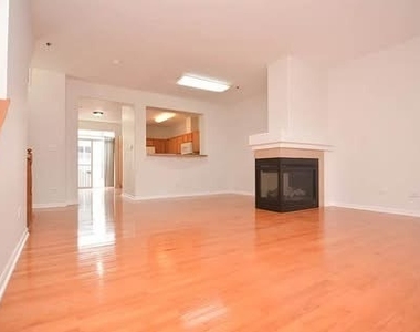 4756 N Lamon Avenue - Photo Thumbnail 6