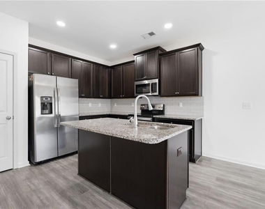 7134 Gladstone Circle - Photo Thumbnail 9