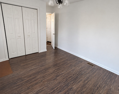 1950 W Foster Avenue - Photo Thumbnail 12