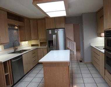 680 Versailles Circle - Photo Thumbnail 5