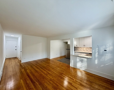 526 W Roscoe Street - Photo Thumbnail 5