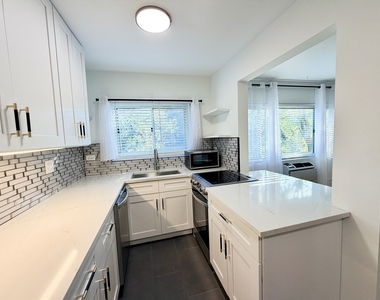 526 W Roscoe Street - Photo Thumbnail 1