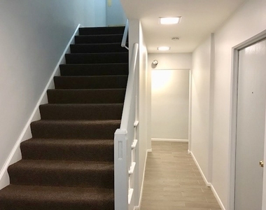 526 W Roscoe Street - Photo Thumbnail 14