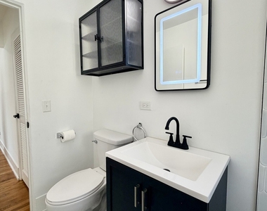 526 W Roscoe Street - Photo Thumbnail 11
