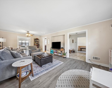203 S Lincoln Avenue - Photo Thumbnail 6