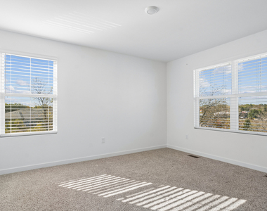 559 Yosemite Way - Photo Thumbnail 6