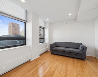 680 N Lake Shore Drive - Photo Thumbnail 8
