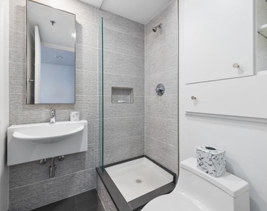 680 N Lake Shore Drive - Photo Thumbnail 9