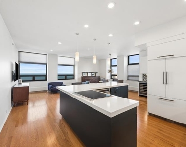 680 N Lake Shore Drive - Photo Thumbnail 2