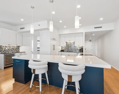 680 N Lake Shore Drive - Photo Thumbnail 4