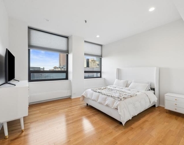 680 N Lake Shore Drive - Photo Thumbnail 5