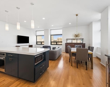 680 N Lake Shore Drive - Photo Thumbnail 3