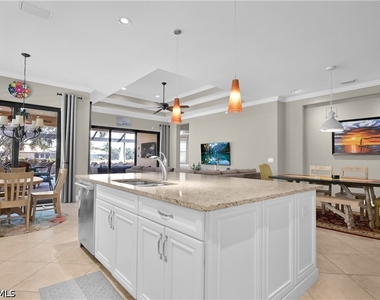 9104 Isla Bella Circle - Photo Thumbnail 10