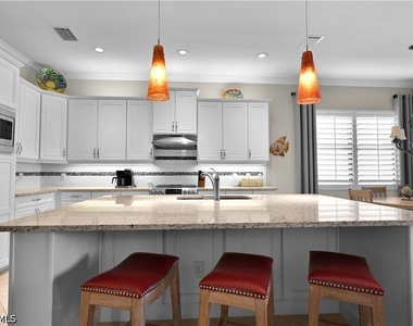 9104 Isla Bella Circle - Photo Thumbnail 18