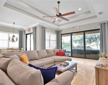 9104 Isla Bella Circle - Photo Thumbnail 2