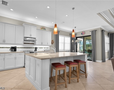 9104 Isla Bella Circle - Photo Thumbnail 17