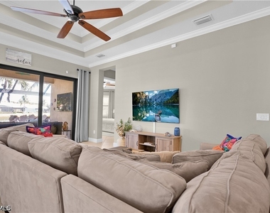 9104 Isla Bella Circle - Photo Thumbnail 4