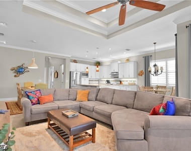 9104 Isla Bella Circle - Photo Thumbnail 3