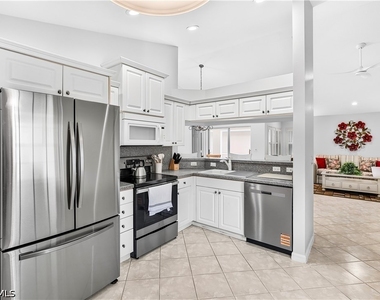 8920 Cascades Isle Boulevard - Photo Thumbnail 10