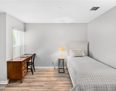 8920 Cascades Isle Boulevard - Photo Thumbnail 16