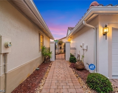 8920 Cascades Isle Boulevard - Photo Thumbnail 2