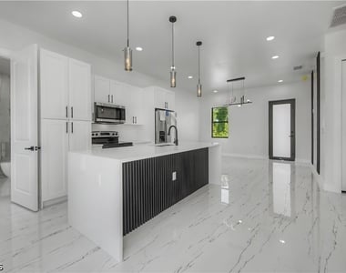 3121 69th Street W - Photo Thumbnail 4