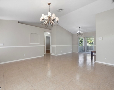 206 Se 1st Place - Photo Thumbnail 2