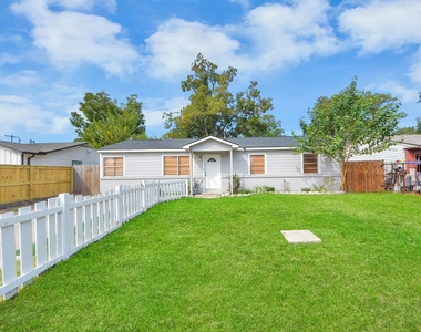 4819 Bethany Lane - Photo Thumbnail 2