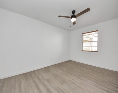 4819 Bethany Lane - Photo Thumbnail 23