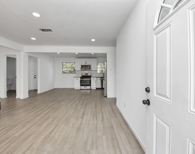 4819 Bethany Lane - Photo Thumbnail 4
