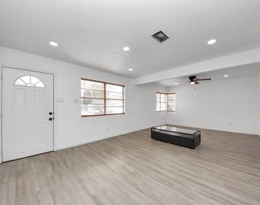 4819 Bethany Lane - Photo Thumbnail 6