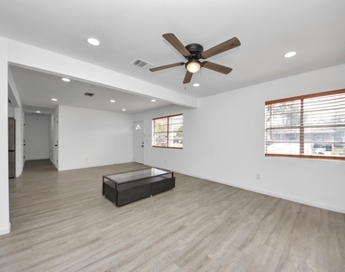4819 Bethany Lane - Photo Thumbnail 12