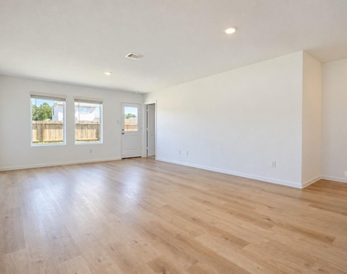 10963 Independence Road - Photo Thumbnail 2