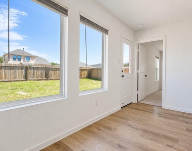 10963 Independence Road - Photo Thumbnail 14