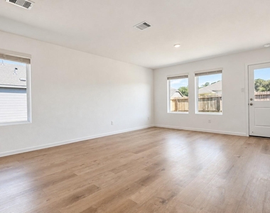 10963 Independence Road - Photo Thumbnail 13