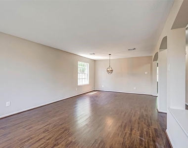 16510 Amy Ridge Road - Photo Thumbnail 3