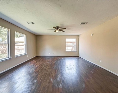 16510 Amy Ridge Road - Photo Thumbnail 12