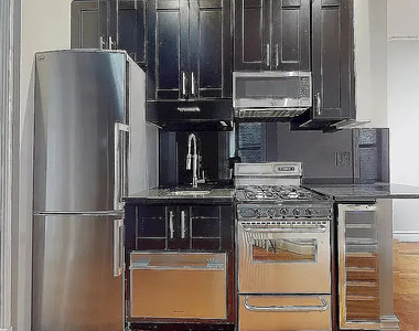 212 East 25th Street - Photo Thumbnail 3