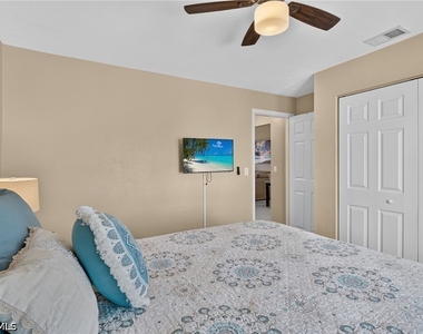 4060 Ice Castle Way - Photo Thumbnail 24