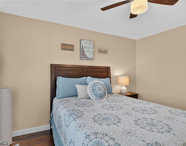 4060 Ice Castle Way - Photo Thumbnail 23