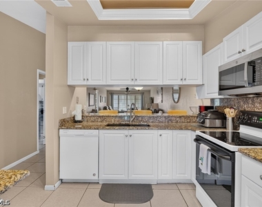 4060 Ice Castle Way - Photo Thumbnail 10