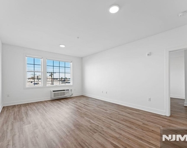 520 Cliff - Photo Thumbnail 10
