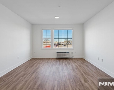 520 Cliff - Photo Thumbnail 19