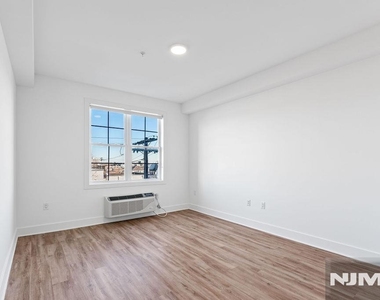 520 Cliff - Photo Thumbnail 15