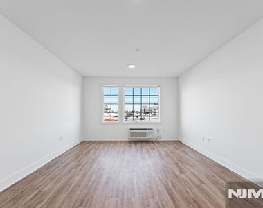 520 Cliff - Photo Thumbnail 13
