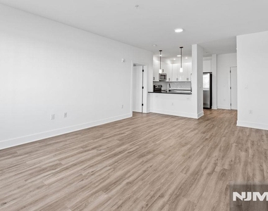 520 Cliff - Photo Thumbnail 10