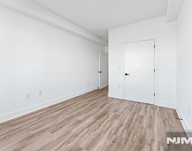 520 Cliff - Photo Thumbnail 20