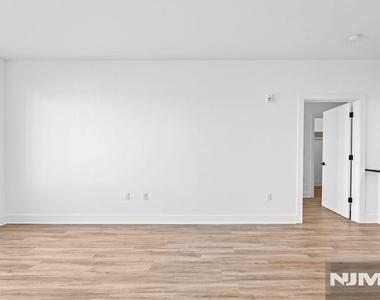 520 Cliff - Photo Thumbnail 11