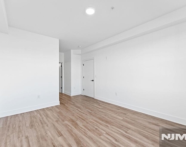 520 Cliff - Photo Thumbnail 17